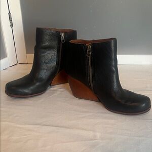 Kork-Ease Natalya black leather wedge ankle booties size 9 M w/ box